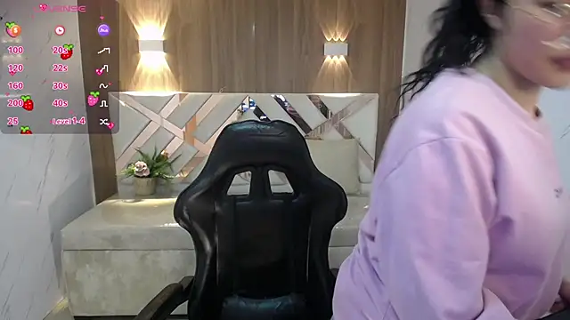 Snapshot of victoria_castillo_b chatting on 10/02/25, 03:02 victoria castillo b online show from 10/02/25, 03:02