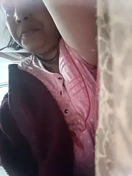 Snapshot of _sonal_sharma chatting on 11/18/25, 02:39 sonal sharma online show from 11/18/25, 02:39