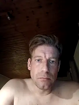 Snapshot of MArciQuarky chatting on 02/12/25, 10:15 MArciQuarky online show from 02/12/25, 10:15