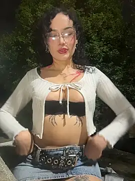 Snapshot of Electra_doll_ chatting on 11/25/25, 12:32 Electra doll online show from 11/25/25, 12:32