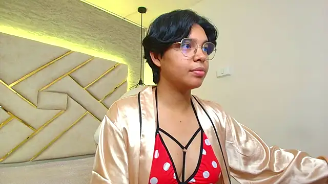 Emmapark  online show from 03/18/25, 12:03