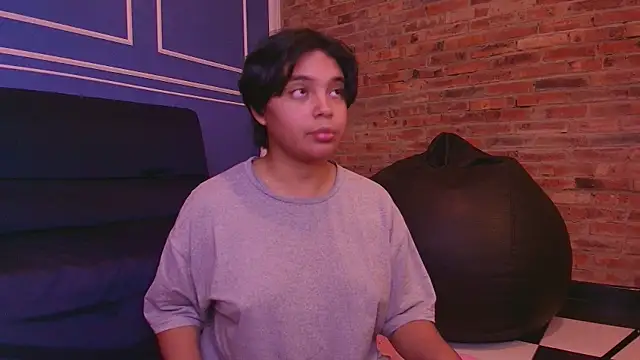 Emmapark  online show from 11/03/25, 02:02