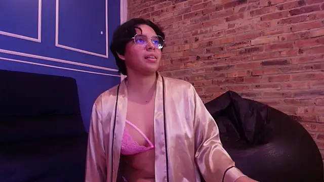 Emmapark  online show from 11/15/25, 06:37