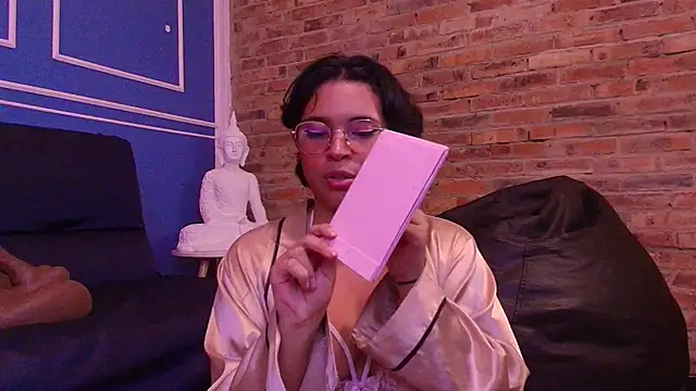 Emmapark  online show from 12/17/25, 07:09