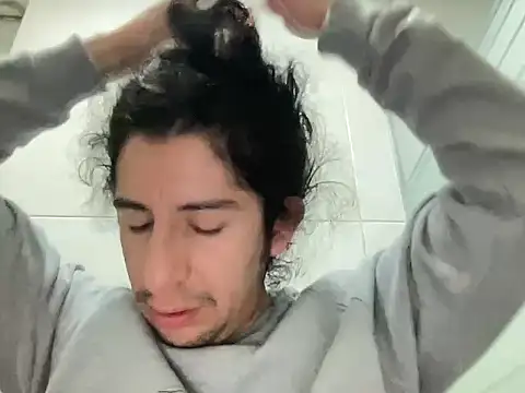 littlelatinhunter online show from 12/15/25, 11:03