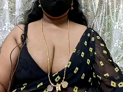 Snapshot of Pallavi-sri chatting on 02/20/25, 04:28 Pallavi-sri online show from 02/20/25, 04:28