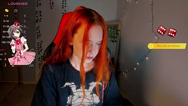 Snapshot of FruttiTatti chatting on 10/12/25, 12:09 FruttiTatti online show from 10/12/25, 12:09