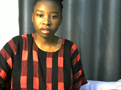 Snapshot of Novah_ chatting on 06/17/26, 01:19 Novah online show from 06/17/26, 01:19