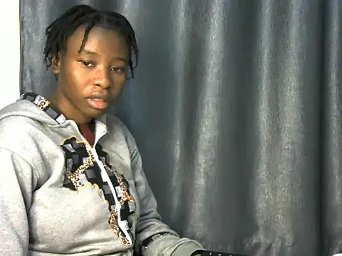 Snapshot of Novah_ chatting on 06/25/26, 02:00 Novah online show from 06/25/26, 02:00