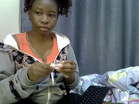 Snapshot of Novah_ chatting on 07/28/26, 01:12 Novah online show from 07/28/26, 01:12