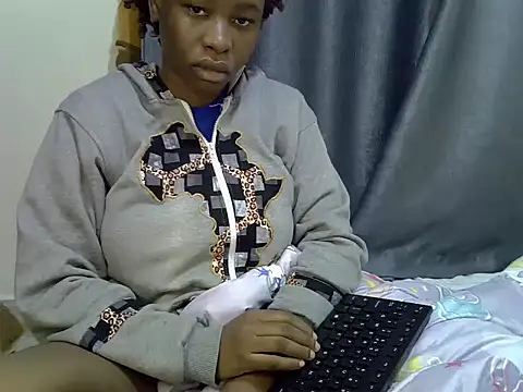 Snapshot of Novah_ chatting on 07/29/26, 01:48 Novah online show from 07/29/26, 01:48