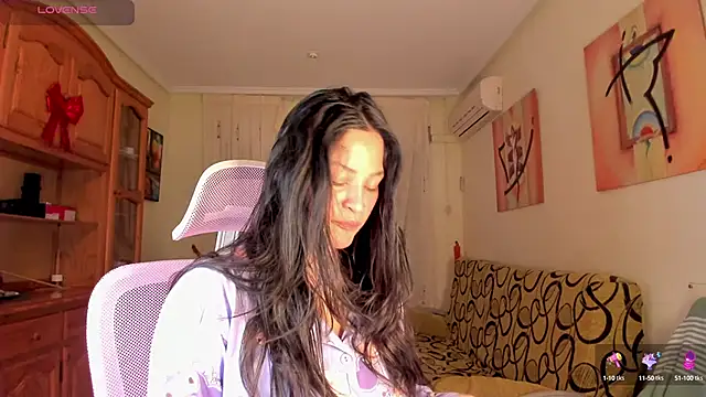 Snapshot of bella_apont chatting on 02/17/25, 06:26 bella apont online show from 02/17/25, 06:26