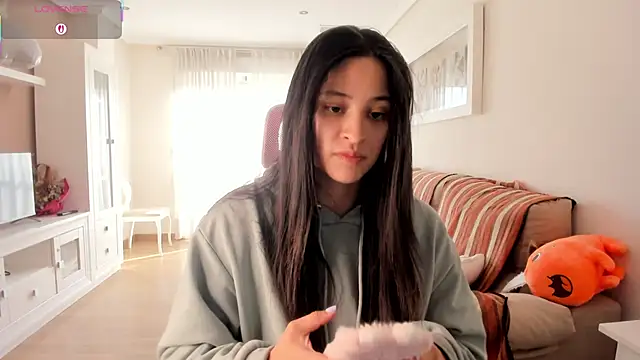 Snapshot of bella_apont chatting on 11/23/25, 01:44 bella apont online show from 11/23/25, 01:44