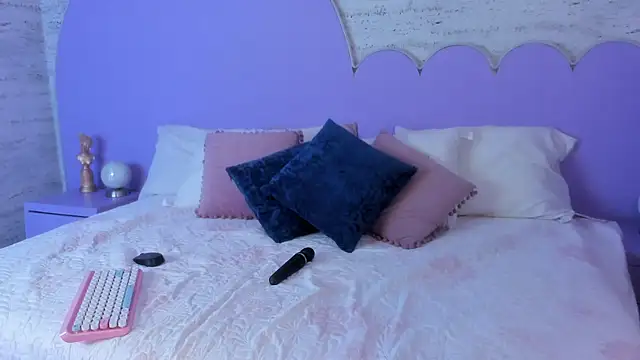 Giaa Ross online show from 11/22/25, 07:46