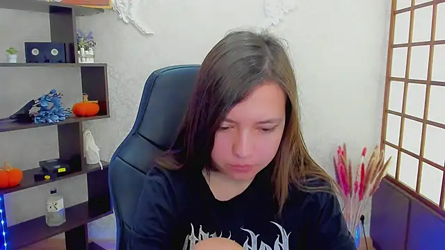 Lina Brownie online show from 12/14/24, 02:12