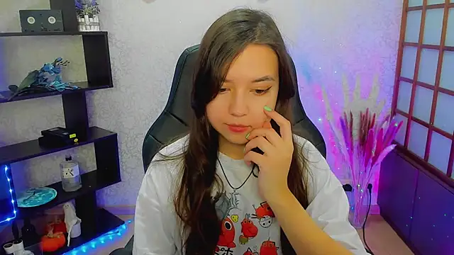 Lina Brownie online show from 12/29/24, 02:17