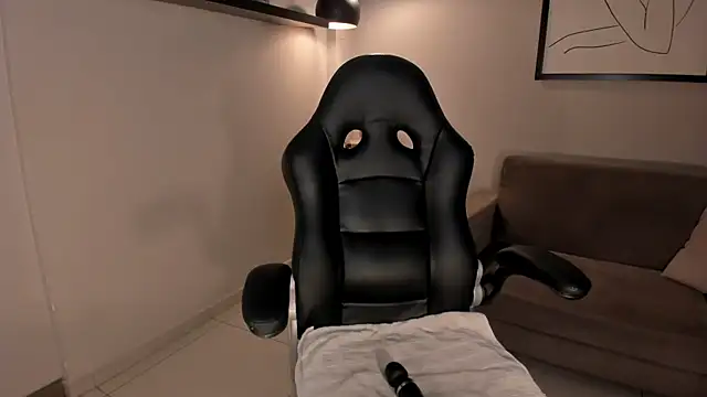 CharlotteCox  online show from 01/21/25, 05:09