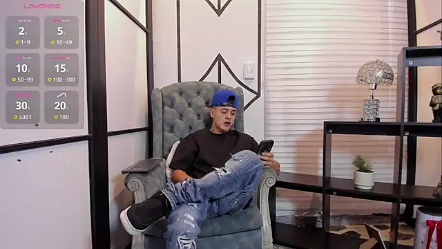 JuniorMorris  online show from 09/30/25, 09:53