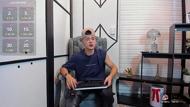 JuniorMorris  online show from 10/25/25, 09:42