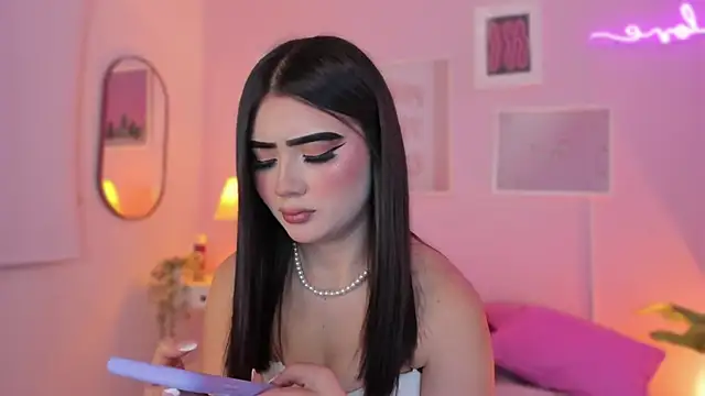 Snapshot of little-natt chatting on 12/13/24, 12:31 little-natt online show from 12/13/24, 12:31