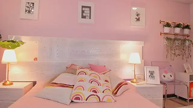 Snapshot of little-natt chatting on 03/10/25, 12:48 little-natt online show from 03/10/25, 12:48