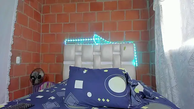 Snapshot of Elettrahot_ chatting on 11/01/25, 11:45 Elettrahot online show from 11/01/25, 11:45