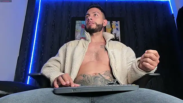 Snapshot of Mark_Buffet02 chatting on 12/10/24, 03:22 Mark Buffet02 online show from 12/10/24, 03:22