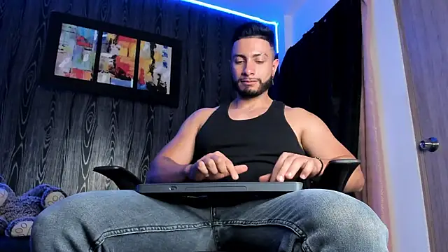 Snapshot of Mark_Buffet02 chatting on 02/03/25, 03:49 Mark Buffet02 online show from 02/03/25, 03:49