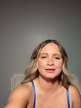 Sophie Raegan online show from 10/28/25, 01:03