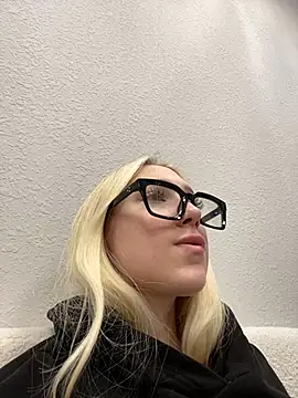 Snapshot of NikaMur chatting on 02/13/25, 10:23 NikaMur online show from 02/13/25, 10:23