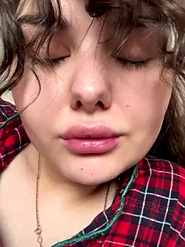 Snapshot of NikaMur chatting on 10/04/25, 02:42 NikaMur online show from 10/04/25, 02:42