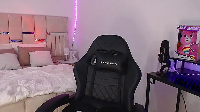 KimGeorgia  online show from 03/15/25, 12:47