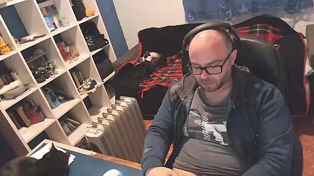 ravingr4d4 online show from 02/28/25, 10:06