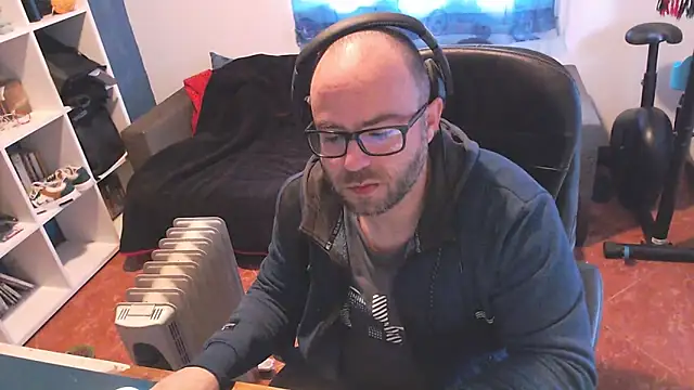 ravingr4d4 online show from 03/04/25, 08:57