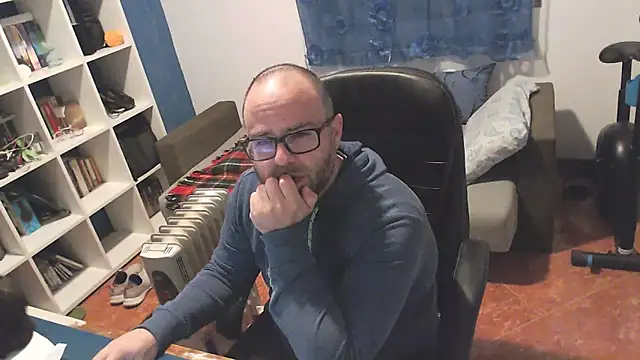 ravingr4d4 online show from 03/04/25, 09:43