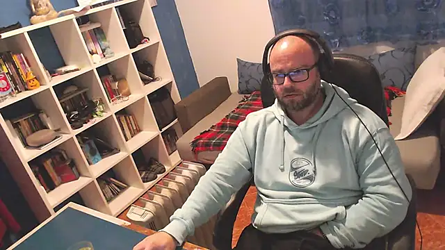 ravingr4d4 online show from 03/09/25, 10:52