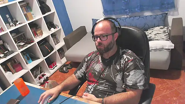 ravingr4d4 online show from 10/05/25, 09:24