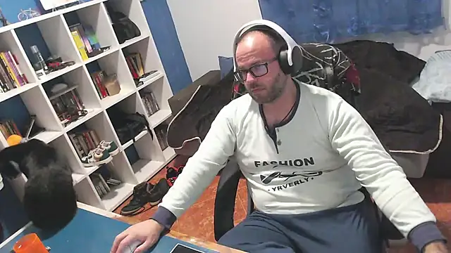 ravingr4d4 online show from 11/14/25, 11:46