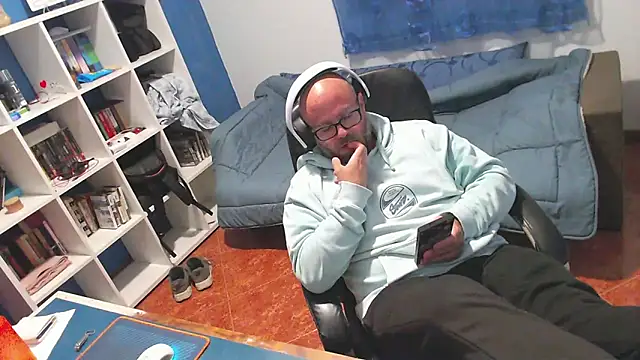 ravingr4d4 online show from 04/15/26, 10:10