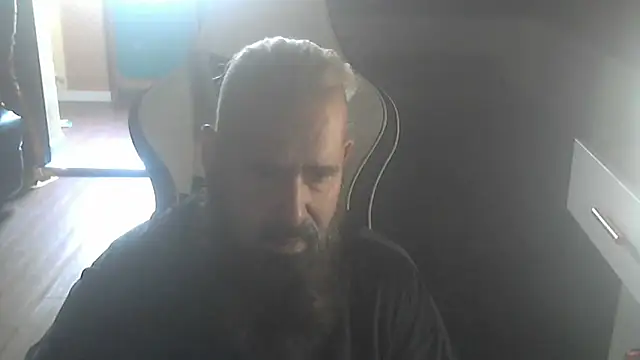 maseurbeardedpig online show from 10/31/25, 10:49