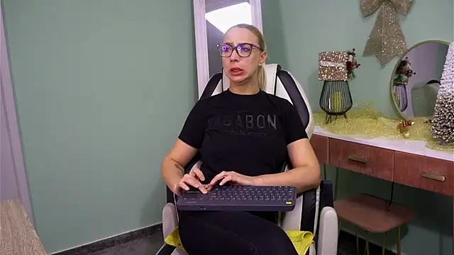 CelineConner online show from 12/21/24, 05:36