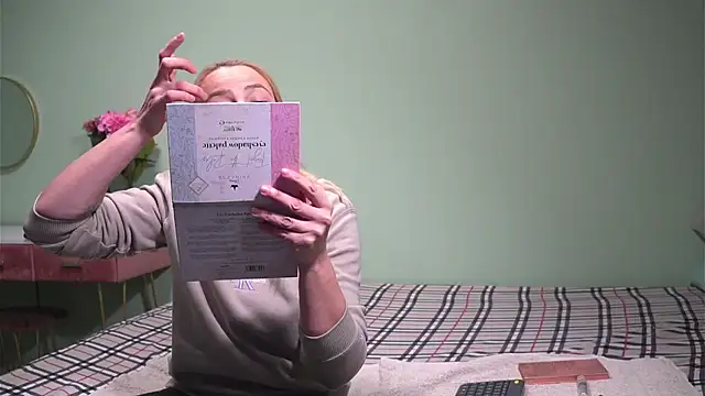 CelineConner online show from 01/12/25, 10:43