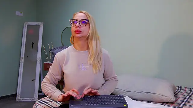 CelineConner online show from 01/29/25, 05:09