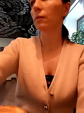 Snapshot of Brilliant-Queen1 chatting on 02/13/25, 12:02 Brilliant-Queen1 online show from 02/13/25, 12:02