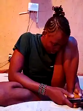 cute naimah online show from 11/25/25, 09:37