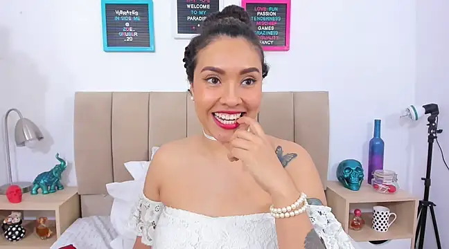 Snapshot of Zoe_Gruber chatting on 03/10/25, 04:17 Zoe Gruber online show from 03/10/25, 04:17