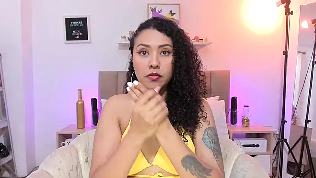 Snapshot of Zoe_Gruber chatting on 11/06/25, 07:04 Zoe Gruber online show from 11/06/25, 07:04