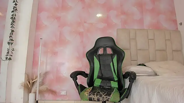 emily lean  online show from 03/31/26, 03:19