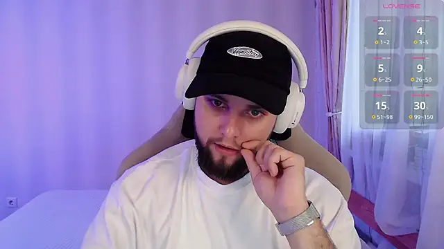 Snapshot of ChillyXO chatting on 11/12/25, 08:48 ChillyXO online show from 11/12/25, 08:48