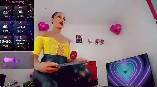 Snapshot of _ChanellR_ chatting on 12/13/24, 11:02 ChanellR online show from 12/13/24, 11:02